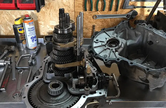 imagem peça mecanica de automóvel